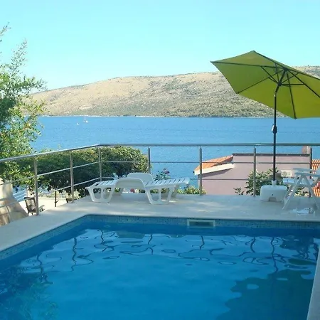 Seaside Family Friendly House With A Swimming Pool - Trogir - 8661 Prázdninový dům Poljica (Trogir)