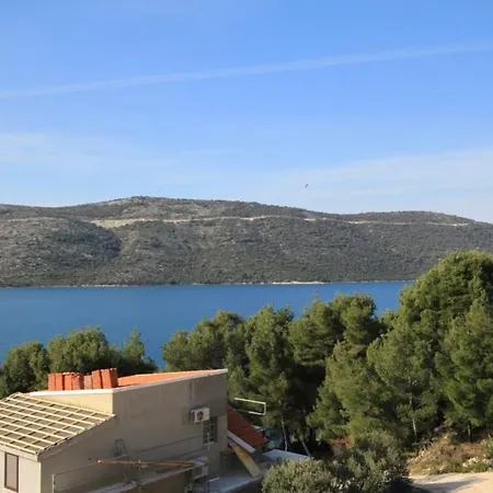 Seaside Family Friendly House With A Swimming Pool - Trogir - 8661 *