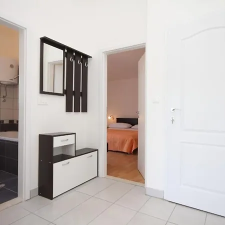 Seaside Family Friendly House With A Swimming Pool - Trogir - 8661