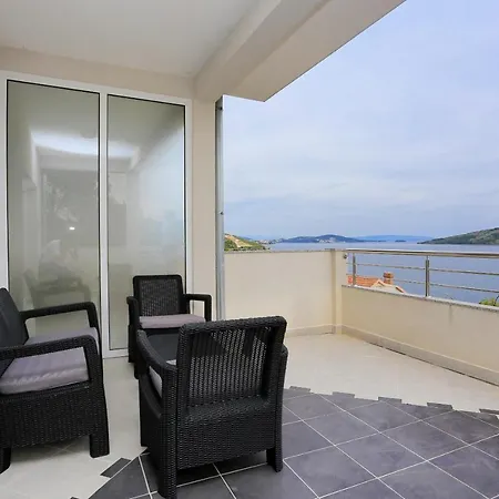 Seaside Family Friendly House With A Swimming Pool - Trogir - 8661 Prázdninový dům