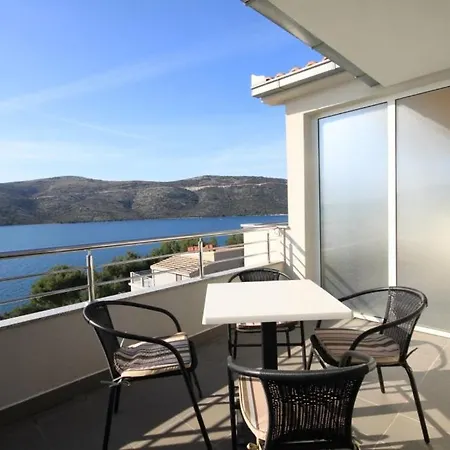 Seaside Family Friendly House With A Swimming Pool - Trogir - 8661 Prázdninový dům Poljica (Trogir)