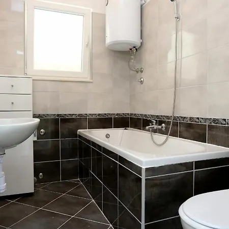 Seaside Family Friendly House With A Swimming Pool - Trogir - 8661 *