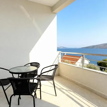 Seaside Family Friendly House With A Swimming Pool - Trogir - 8661 Prázdninový dům