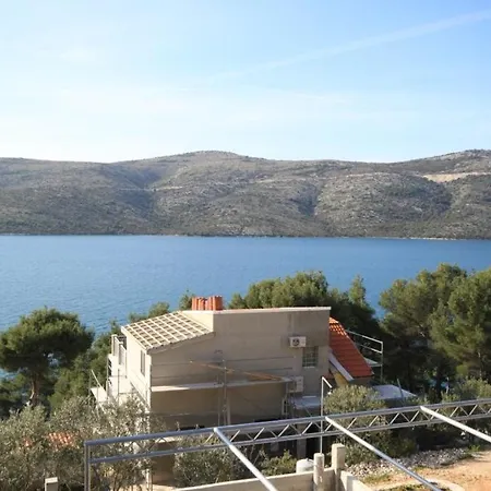 Seaside Family Friendly House With A Swimming Pool - Trogir - 8661 Prázdninový dům Poljica (Trogir)