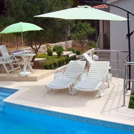 Seaside Family Friendly House With A Swimming Pool - Trogir - 8661 Prázdninový dům