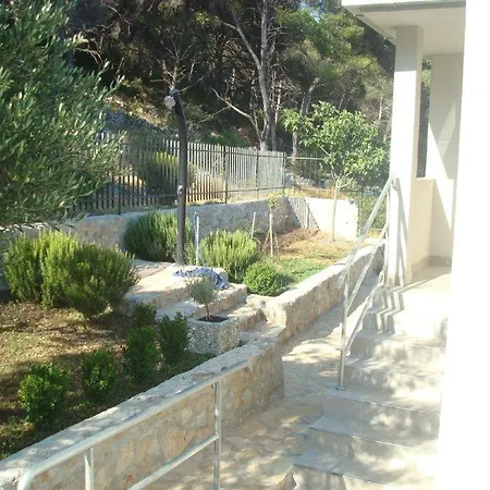 Seaside Family Friendly House With A Swimming Pool - Trogir - 8661 Prázdninový dům Poljica (Trogir)